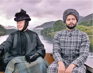  ??  ?? Judi Dench and Ali Fazal in Victoria & Abdul.