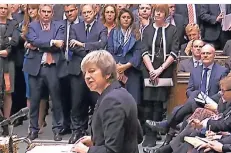  ?? FOTO: AP ?? Die Niederlage vor Augen, blieb wohl nur noch die Flucht nach vorn: Theresa May im britischen Unterhaus.