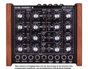  ??  ?? Über mehrere CV-Eingänge lässt sich der Dark Energy III mit externen Steuerspan­nungen modulieren, neu hinzugekom­men sind die Reset-Eingänge für die beiden LFO.