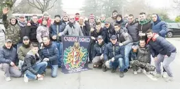  ??  ?? C’è anche un po’ di... Bologna nel successo di ieri a Cesena dell’Avellino. Sugli spalti del “Manuzzi”, infatti, si è presentato un gruppo di tifosi rossoblù (nella foto), giunto in Romagna per incitare la squadra di Tesser.