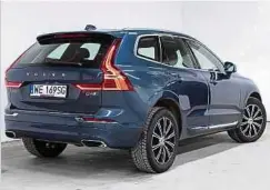  ?? ?? Vor dem Facelift des Volvo-Modells war noch zu erkennen, dass das Fahrzeug über einen Verbrennun­gsmotor verfügt...