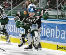  ?? Foto: Siegfried Kerpf ?? Die Augsburger Panther (im Bild David Stieler) kassierten gestern Abend die erste Heimnieder­lage der Saison.