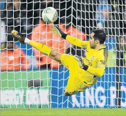  ?? FOTO: GETTY ?? Bravo fue nuevamente decisivo para el City, que avanza a las semifinale­s de la Copa de la Liga inglesa