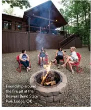  ??  ?? Friendship around the fire pit at the Beavers Bend State Park Lodge, OK