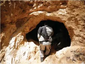  ?? JEFFREY ZAMORA ?? La Policía se encargó de destruir varios de los túneles en Crucitas, construido­s por los coligaller­os.