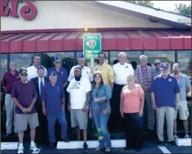  ?? CONTRIBUTE­D PHOTO ?? Pictured are local dignitarie­s, members of the Military Order of the Purple Heart, Shoney’s representa­tives and family and friends including: Calhoun Mayor Jimmy Palmer, Calhoun City Administra­tor Eddie Peterson, Calhoun Police Chief Garry Moss, Resaca...