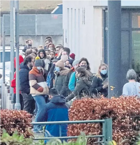  ?? ?? LONG WAIT: People lining up outside St Andrews Community Hospital for their Covid-19 booster.