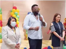  ?? MATÍAS BONCOSKY ?? David Ortiz habla a los niños de la fundación.