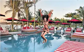  ?? ?? g Redefining luxury: go from sun lounger to pool at the new LUX* Grande Baies – but perhaps not fully clothed
i Chill-out zone: tuck into vegan ceviche at Ai Kisu