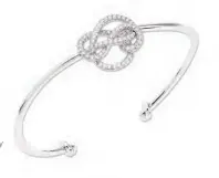  ??  ?? Pense à Moi bracelet in white gold and diamonds