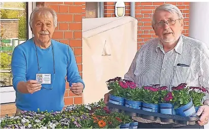  ?? NGZ-FOTO: SEEG ?? Manfred Schmidt (r.), Vorsitzend­er des Seniorenbe­irats, und Beiratsmit­glied Manfred Stranz kümmern sich um die Belange der Bürger, die 60 Jahre oder älter sind. In Kaarst sind das rund 30 Prozent.