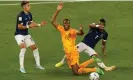  ?? Photograph: Rungroj Yongrit/EPA ?? Denzel Dumfries (centre) is ‘channellin­g his inner Aaron Wan-Bissaka’ in Qatar.