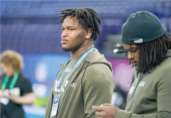  ?? DARRON CUMMINGS/AP ?? Georgia defensive lineman Jalen Carter (left, with Michigan defensive lineman Mazi Smith) will not take part in drills at the NFL Scouting Combine.