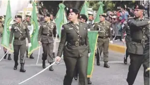  ?? FUENTE EXTERNA ?? Jefa. La teniente coronel Paula Manuela Fernández Jiménez, en primer plano, comandará un batallón.