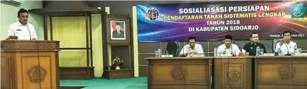  ?? BPN SIDOARJO FOR JAWA POS ?? PROGRESIF: Kepala Kantor Pertanahan Kabupaten Sidoarjo Dalu Agung Darmawan dalam sebuah sosialisas­i.