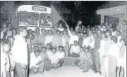  ?? HT ARCHIVE ?? People being moved to Pune from Latur during the rehabilita­tion process after the earthquake.