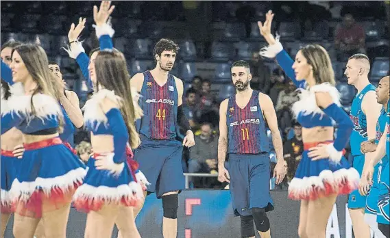  ?? FOTO: PERE PUNTÍ ?? Tomic y Navarro, en el último partido jugado por el Barça Lassa en el Palau, el pasado día 31 de diciembre ante el Montakit Fuenlabrad­a en la jornada 14 de Liga Endesa