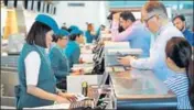  ?? REUTERS ?? Passengers at Hamad Internatio­nal Airport in Doha.