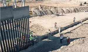  ??  ?? Fisher asegura que las estructura­s que construye perdurarán durante décadas