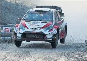  ?? FOTO: EFE ?? Elfyn Evans, saltando en uno de los cuatro tramos de ayer en un rally sin nieve