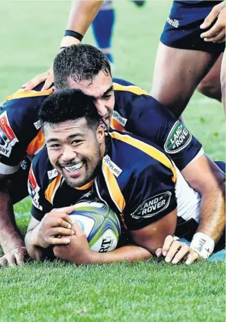  ?? Photo Archives Icon Sport ?? En marquant dès la 17e minute, le talonneur Folau Fainga’a a mis les Brumbies sur la bonne voie. Ceux-ci soulèvent leur premier trophée depuis seize ans.