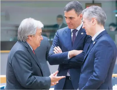  ?? EPA ?? Sánchez, ayer en Bruselas con Guterres y el primer ministro esloveno, Golob