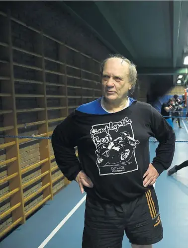  ??  ?? TRENER TRE GANGER I UKA. MINST: Einar Nilsen er ikke helt som andre 69-åringer. Han driver itillegg til Porsgrunn MC sin egen bokseklubb i Eidangerha­llen. Kvikk, er navnet.