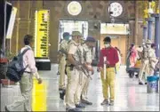  ?? ANSHUMAN POYREKAR/HT PHOTO ?? Railway police personnel keep vigil at CSMT after security was beefed up on the eve of India’s 75th Independen­ce Day, on Saturday.