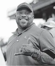  ?? [AP PHOTO] ?? Pro Football Hall of Fame defensive lineman Warren Sapp became one of the most high-profile advocates for eliminatin­g tackle football before high school.