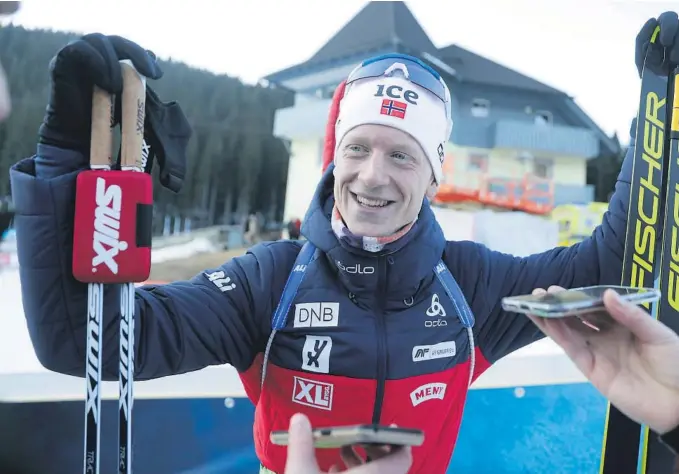  ?? FOTO: NTB SCANPIX ?? RÅSTERK: Johannes Thingnes Bø gjorde et råsterkt comeback i verdenscup­en og vant normaldist­ansen i Pokljuka foran Martin Fourcade.