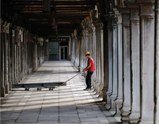  ?? FOTO: MANUEL SILVESTRI / REUTERS / NTB ?? Den italienske økonomien er hardt rammet av koronakris­en. Men økonomer er skeptiske til regjeringe­ns kriseplan.