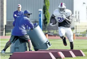  ?? ADRIAN KRAUS/THE ASSOCIATED PRESS ?? Buffalo running back LeSean McCoy runs a drill during NFL football training camp last week in Pittsford, N.Y. McCoy doesn’t consider age to be an issue even as the just-turned 29-year-old running back enters his ninth NFL season.