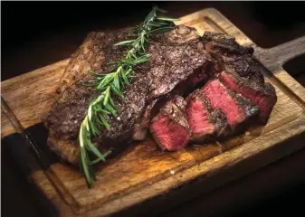  ??  ?? FIORENTINA T-BONE STEAK