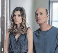  ?? FOTO: NIKO TAVERNISE ?? Der ungebetene Besuch des Fremden (Ed Harris) und seiner Frau (Michelle Pfeiffer) sorgt in Darren Aronofskys „Mother!“für angespannt­e Stimmung.