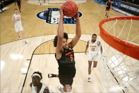  ?? Jamie Squire/Getty Images ?? Oregon State’s Ethan Thompson drives for two of his 20 points in the Beavers’ 65-58 win against Loyola (Chicago),65-58, in a Midwest Region semifinal in Indianapol­is.