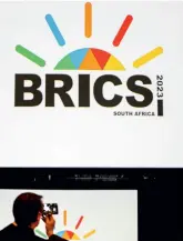  ?? ﬀXINHUAﬃ ?? A man takes photos at the media centre of the 15th BRICS Summit in Johannesbu­rg, South Africa, on 21 August 2023