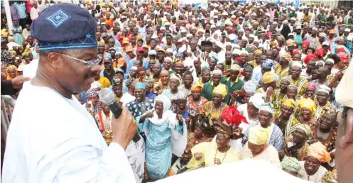  ??  ?? Gov of Oyo State, Sen Abiola Ajimobi, addresses supporters who thronged his office to celebrate his victory at the tribunal