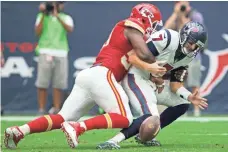  ?? JASON FOCHTMAN, AP ?? The Chiefs’ Justin Houston, sacking the Texans’ Brian Hoyer and forcing a fumble Sunday, barely missed the record in 2014.