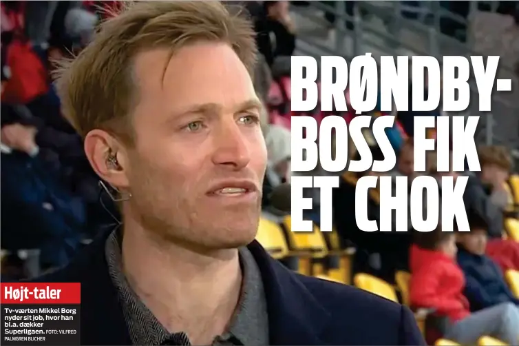  ?? FOTO: VILFRED PALMGREN BLICHER ?? Tv-værten Mikkel Borg nyder sit job, hvor han bl. a. dækker Superligae­n.