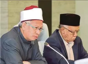  ?? (Foto ihsan MKI) ?? Zulkifli pada mesyuarat Jawatankua­sa Muzakarah Majlis Kebangsaan Bagi Hal Ehwal Ugama Islam Malaysia.