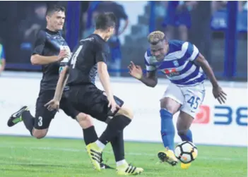  ??  ?? Ezekiel Henty Za novu zvijezdu Osijeka upitno je hoće li igrati na poziciji središnjeg ili krilnog napadača u srazu protiv Rangersa