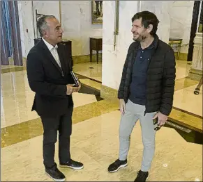  ?? FOTO: EDU POLO ?? Rafa Yuste y Mateu Alemany, ayer en Doha Hoy viajarán con Xavi a Barcelona