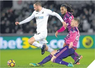  ??  ?? Gylfi Sigurdsson of Swansea City escapes a Jan Kirchhoff challenge.