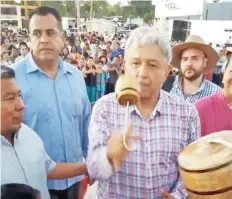  ??  ?? Andrés Manuel López Obrador afirma que está dispuesto a reunirse con familiares de mineros y respeta su opinión sobre la candidatur­a de Napoleón Gómez Urrutia.