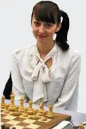  ??  ?? Elisabeth Pähtz, 32 Jahre alt, Schachspie­lerin aus Er ur , wohnt in Heidelberg. FOTO: LUIS ESQUIVEL GOLCHER
