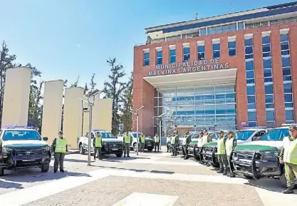  ?? ?? Refuerzos. Se trata de 10 patrullas con ploteo de Gendarmerí­a, blindaje y rejas antivandál­icas.