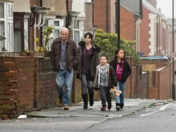  ??  ?? In Ken Loach’s new film ‘I, Daniel Blake’ Dave Johns (left) stars as a joiner being ground down by an uncaring welfare state