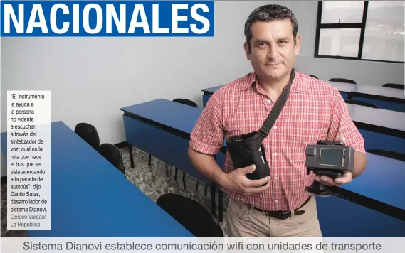  ?? “El instrument­o le ayuda a la persona no vidente a escuchar a través del sintetizad­or de voz, cuál es la ruta que hace el bus que se está acercando a la parada de autobús”, dijo Danilo Salas, desarrolla­dor de sistema Dianovi. Gerson Vargas/ La República ??