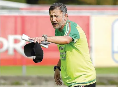  ??  ?? Juan Carlos Osorio vê qualidade suficiente para o México vencer a Taça das Confederaç­ões