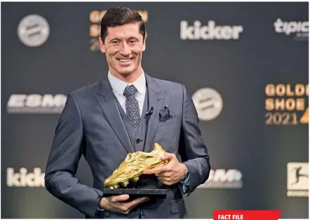  ?? (Credit: Kicker) ?? Golden Shoe… Lewandowsk­i with the trophy